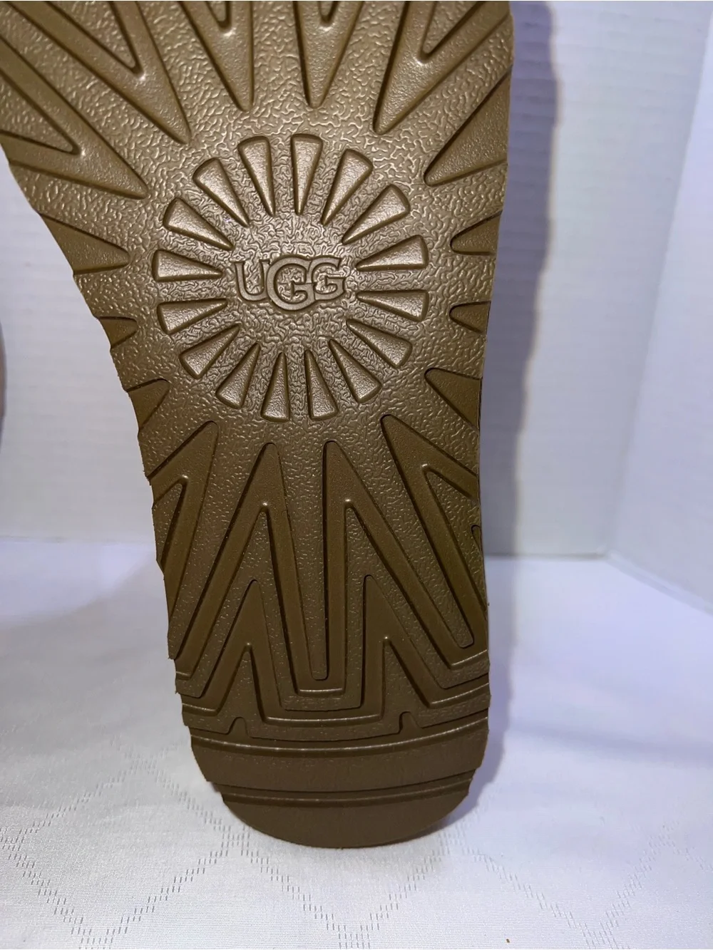 🔥🔥🔥 UGG WOMEN'S CLASSIC MINI II BOOT - SAND SIZE: 9 NEW